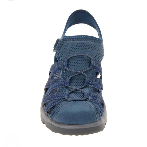 Baretraps Lana Women's Closed Toe Sandals (Navy) - Picture 3 of 11